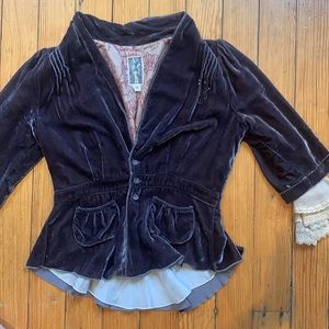 EUC Burning Torch velvet blazer w silk lining 3/4 sleeves lace cuffs